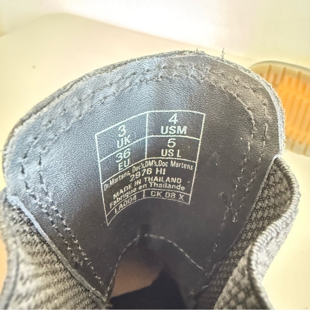 NEW DR MARTENS 2976 HI Black Smooth Leather Chelsea Boots EU36 L5 - Picture 10 of 10